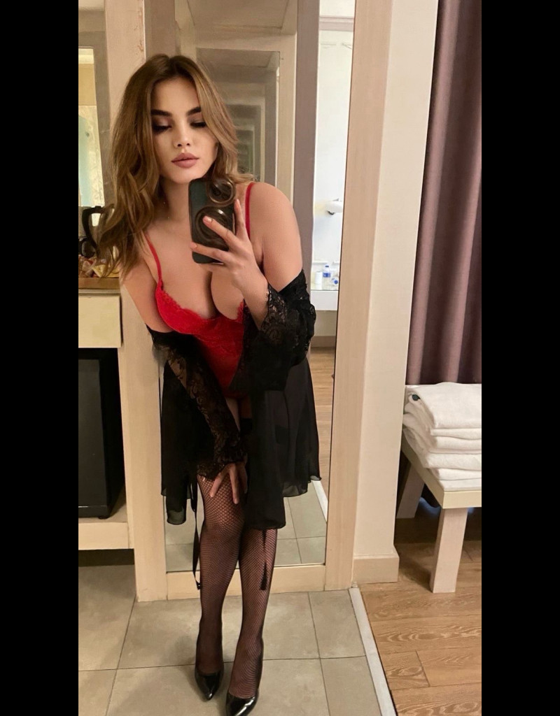 Beylikdüzü Escort Bonkör Çif Beni Aralarına Davet Etti